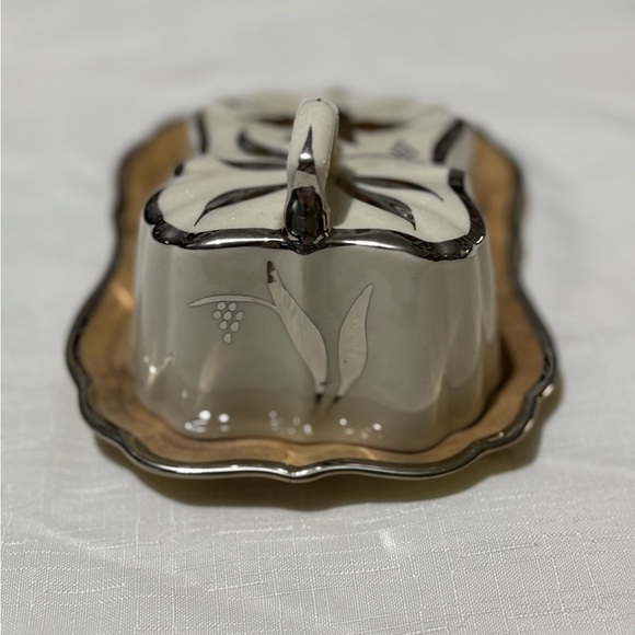 Vintage Sandland Covered Butter Dish - Picture 5 of 12